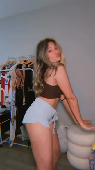 Parisianamours Cropped Top Twerk OnlyFans Video Leaked