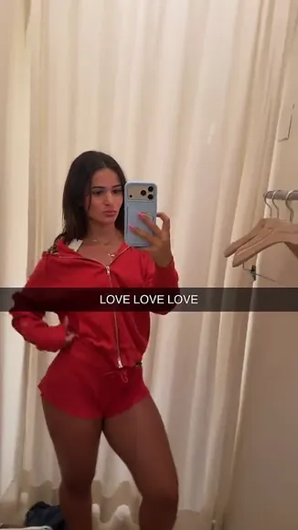 Pariya Red Shorts Selfie Pose OnlyFans Video Leaked