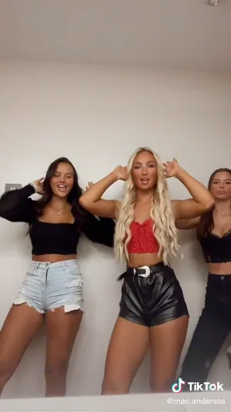 Parkerhines Red Corset Top Tease OnlyFans Video Leaked