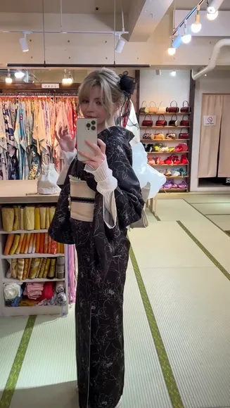 Peachmilky_ Kimono Selfie Pose OnlyFans Video Leaked