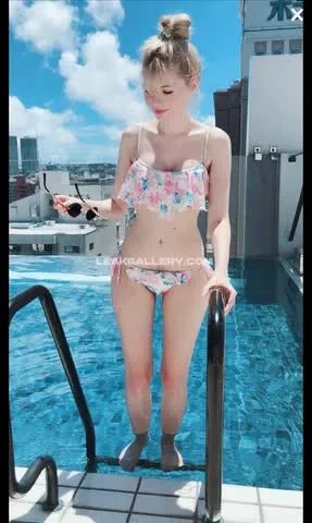 Peachmilky_ Bikini Poolside Pose OnlyFans Photo Leaked