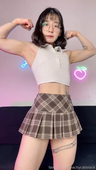 Peachycatsnack Plaid Skirt Ass Twerk OnlyFans Video Leaked