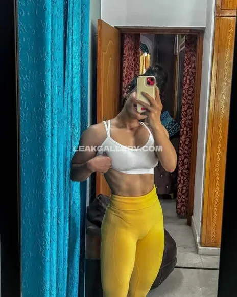 Peanutphysique_12 White Bra And Yellow Leggings OnlyFans Photo Leaked