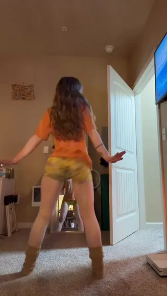 Penelope_do Thong Under Shorts Tease OnlyFans Video Leaked