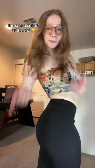 Penelope_do Tie-Dye Crop Top Dance OnlyFans Video Leaked
