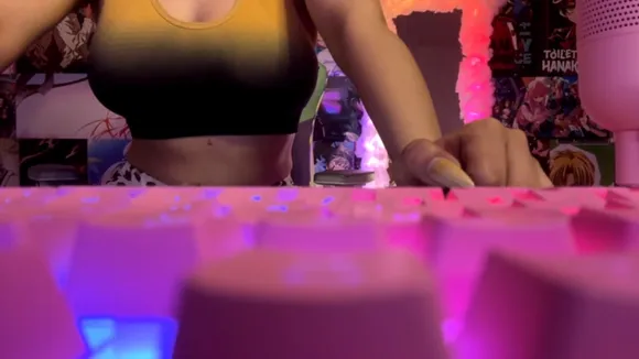 Penny_love Yellow Gradient Sports Bra OnlyFans Video Leaked