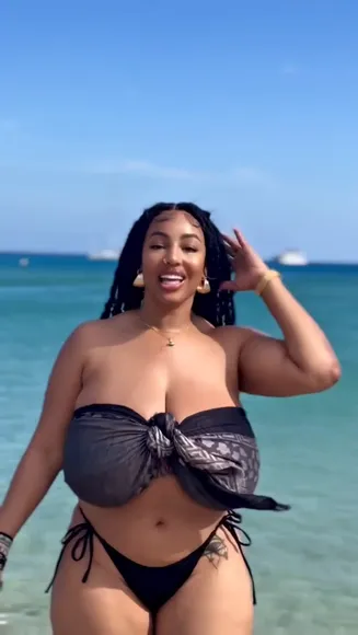 Persephanii Thong Bikini Beach Pose OnlyFans Video Leaked