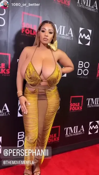 Persephanii Deep V Gold Gown OnlyFans Video Leaked