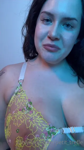 Petit_trefle Lace Bra Tease OnlyFans Video Leaked