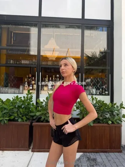petiteblondemodel