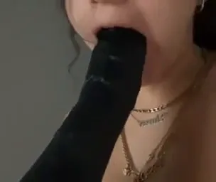 Petitelatina7 Topless With Black Dildo OnlyFans Video Leaked