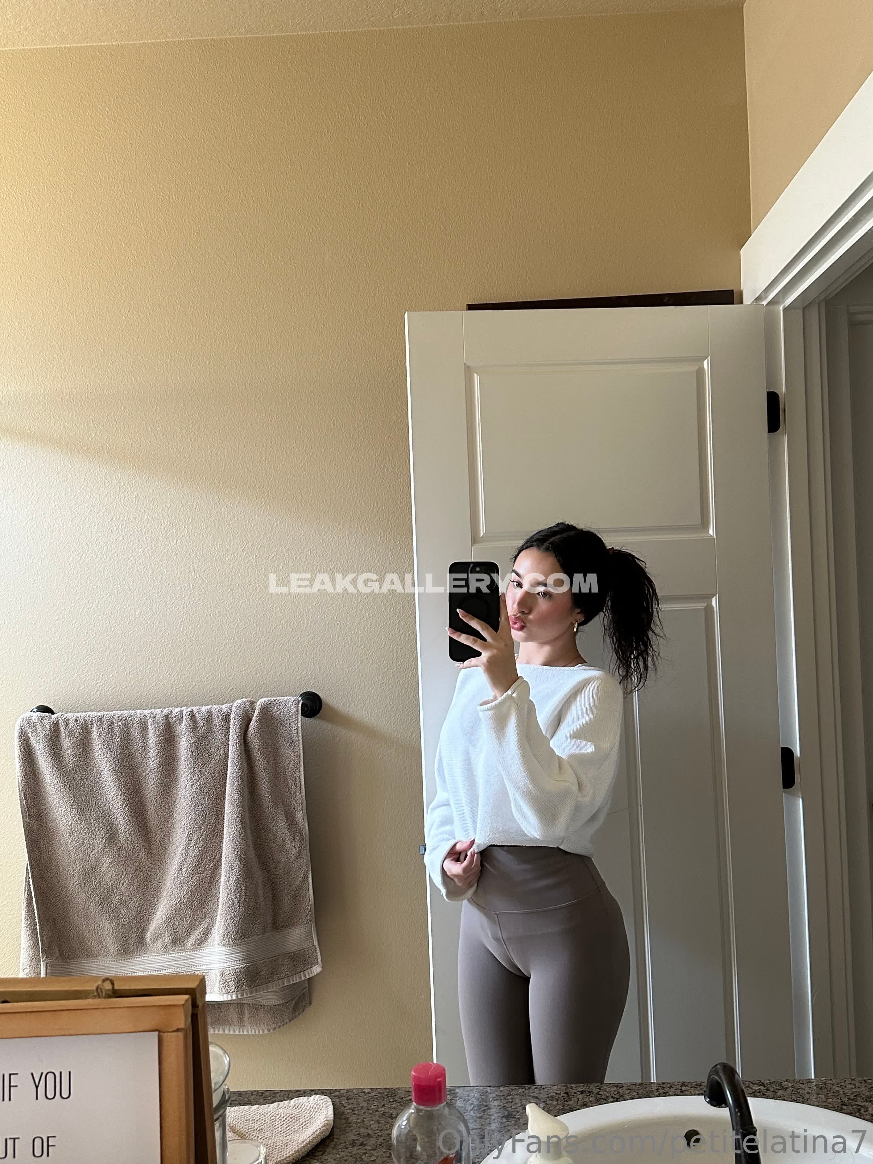 Petitelatina7 / lagueritaxo / petite_latina Exclusive Leaked Nude OnlyFans #13181449