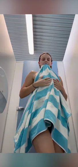Phoebeharris Towel Wrap Tease OnlyFans Video Leaked