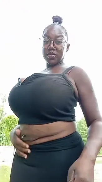Poetrystudios2020 Black Crop Top Tease OnlyFans Video Leaked