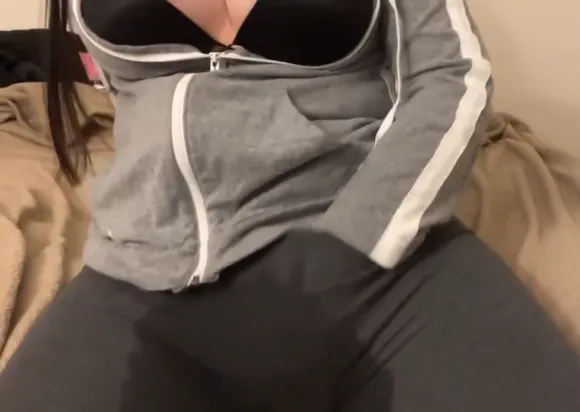 Pompompuppyva Grey Hoodie Over Bra OnlyFans Video Leaked