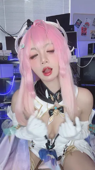 Poppachan27 Cleavage Tease In Costume OnlyFans Video Leaked