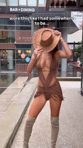 Ppwyang Deep V Bodysuit Tease OnlyFans Video Leaked