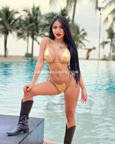 Praewasian Gold Bikini Pool Pose OnlyFans Photo Leaked