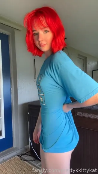 Prettykkittykat Tight T-Shirt Dress OnlyFans Video Leaked