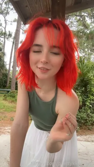 Prettykkittykat Green Crop Top Tease OnlyFans Video Leaked