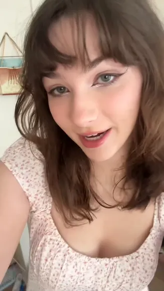 Primatepaige Floral Top Tease OnlyFans Video Leaked