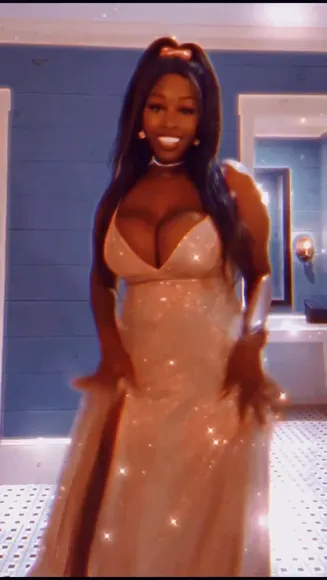 Princessfrenxh Sparkly Gown With High Slit OnlyFans Video Leaked