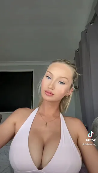 Princesstalialacey Pink Halter Top Tease OnlyFans Video Leaked