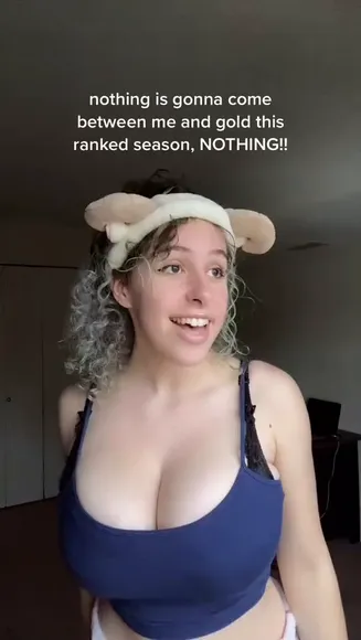 Psycheswings Deep V Bra Tease OnlyFans Video Leaked