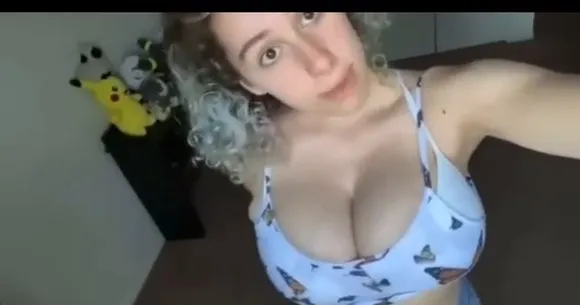 Psycheswings Braless Boobs Jiggling OnlyFans Video Leaked