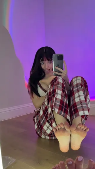 Puppiwi Plaid Pants Foot Tease OnlyFans Video Leaked