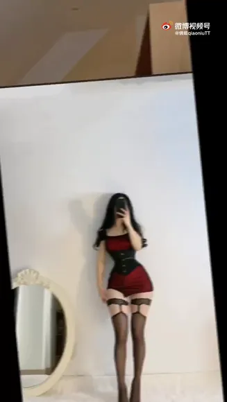 Qiaoniutt Red Dress Corset Tease OnlyFans Video Leaked