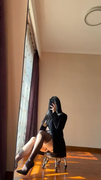 Qiaoniutt Black Suit Tease OnlyFans Video Leaked