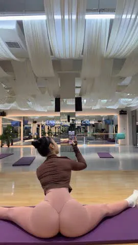 Qiaoniutt Yoga Pants Ass Spread OnlyFans Photo Leaked