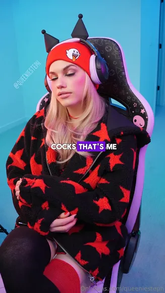 Queeniesteph Thigh-High Stockings Tease OnlyFans Video Leaked