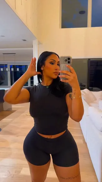 Queennaija Tight Black Shorts Pose OnlyFans Video Leaked