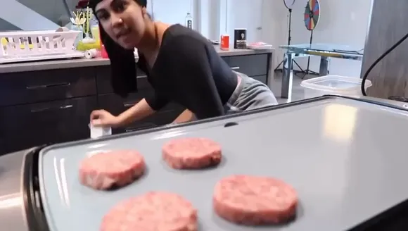 Queennaija Bending Over Grill OnlyFans Video Leaked