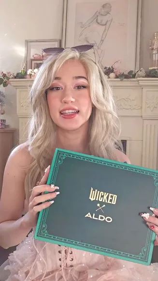 Queentofu Pink Heels Unboxing OnlyFans Video Leaked