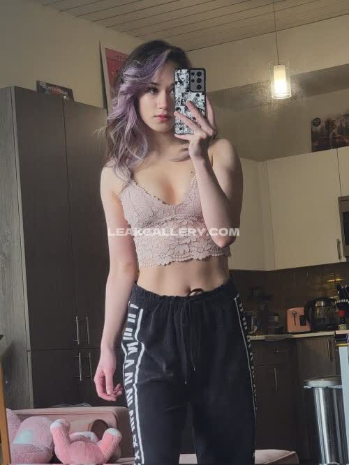 Queentofu Lace Bralette Selfie OnlyFans Photo Leaked