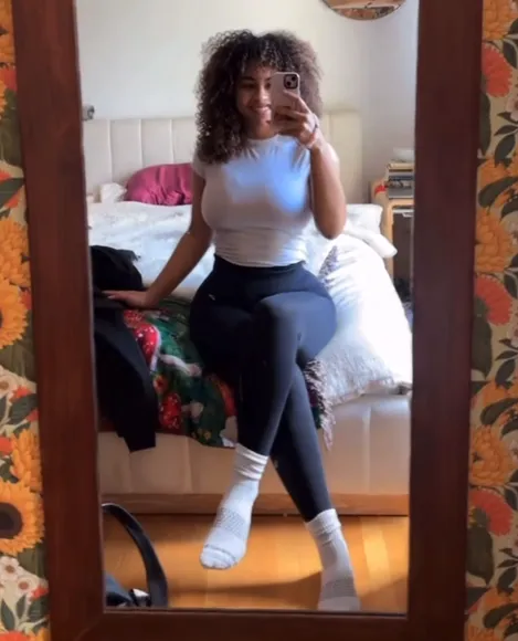 Raina Tight Leggings Mirror Pose OnlyFans Video Leaked