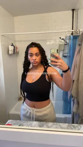 Raina Black Crop Top Selfie OnlyFans Photo Leaked