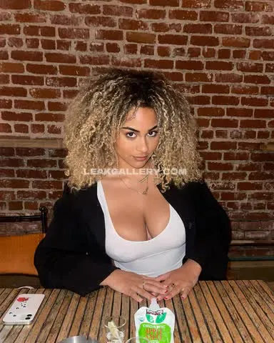Raina Deep V White Top OnlyFans Photo Leaked