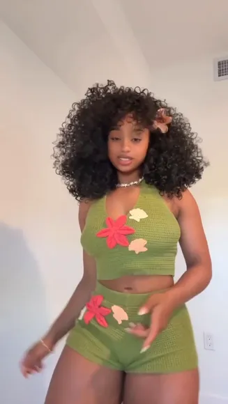 Rawgyall Floral Crochet Outfit Tease OnlyFans Video Leaked