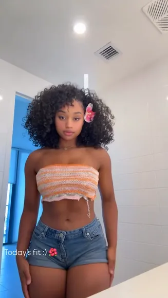 Rawgyall Striped Tube Top Tease OnlyFans Video Leaked