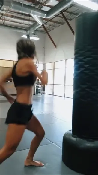 Raynavallandingham Sporty Crop Top Punching OnlyFans Video Leaked