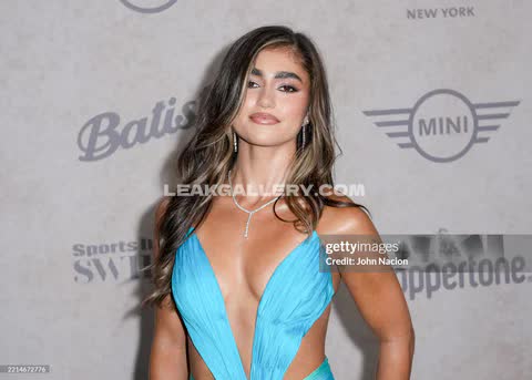 Raynavallandingham Deep V Blue Dress OnlyFans Photo Leaked
