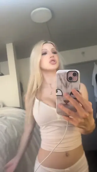 Rchhhll White Crop Top Tease OnlyFans Video Leaked
