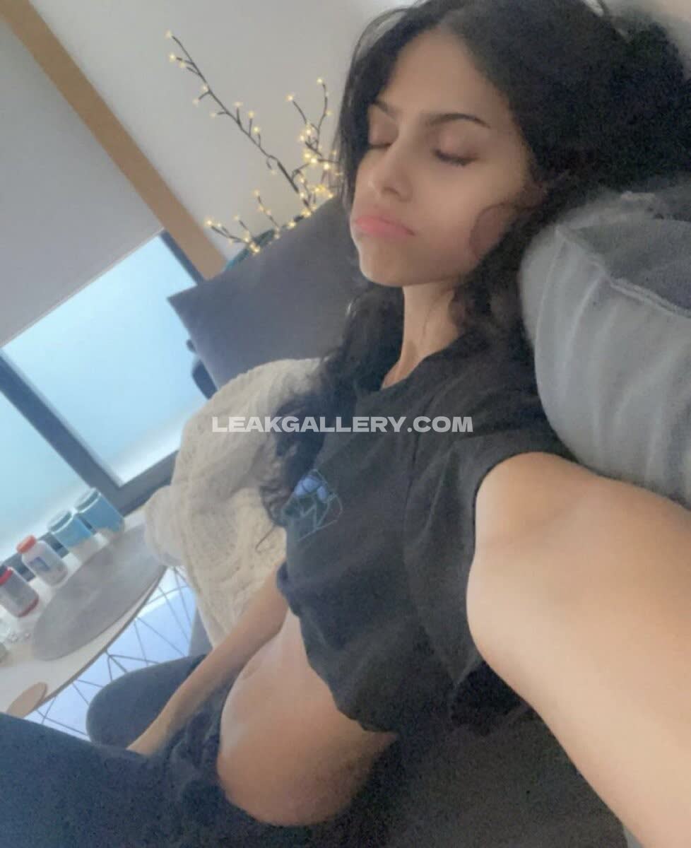 Reallilwhuda Bare Midriff Lounge OnlyFans Photo Leaked