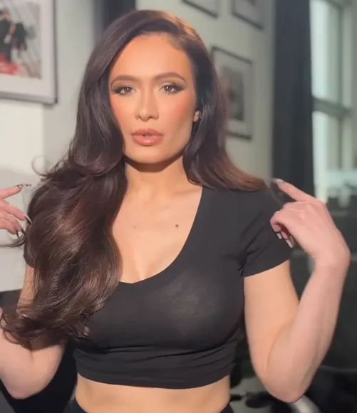 Realscarlettbordeaux Black Crop Top Tease OnlyFans Video Leaked