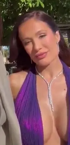Realscarlettbordeaux Plunging Purple Halter OnlyFans Video Leaked