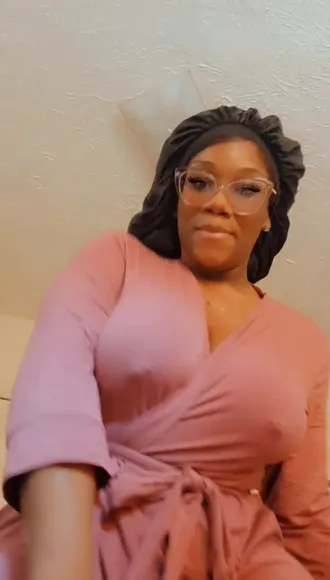 Reignofglitter Pink Wrap Dress Tease OnlyFans Video Leaked